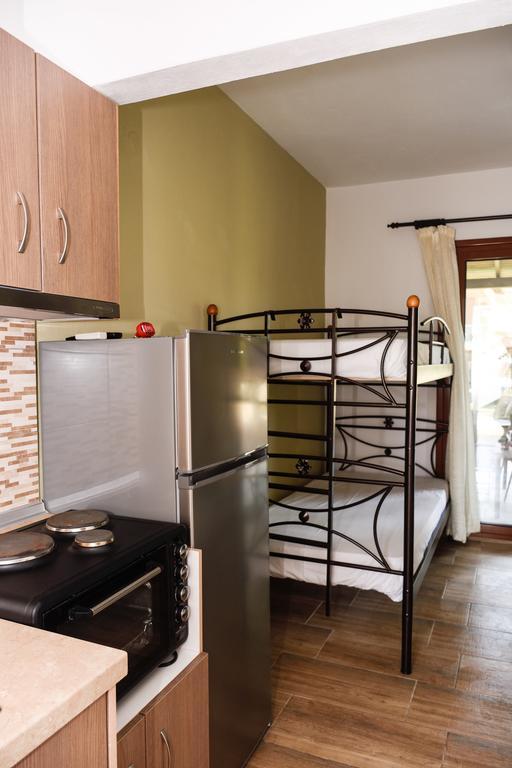 Anna Pousi Studios & Apartment Ormos Panagias Luaran gambar